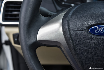 2015款福睿斯1.5L手动时尚型