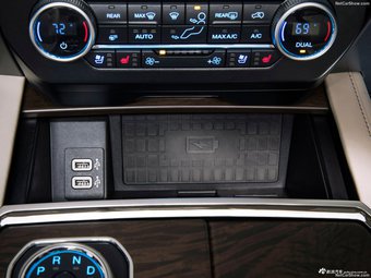 福特家族最大个SUV迎来换代 外形更加霸气