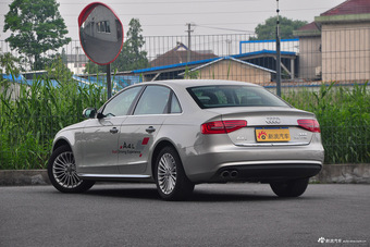 2016款奥迪A4L 2.0T自动35TFSI典藏版标准型 白金色