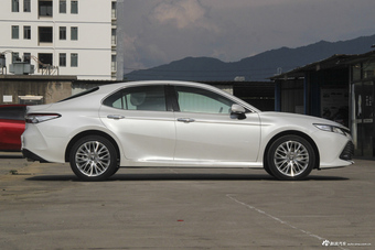 2018款凯美瑞2.5G自动豪华版