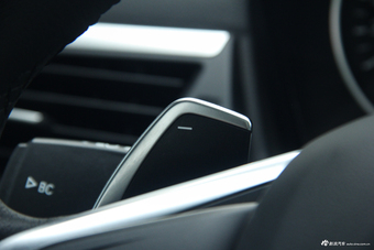 2017款宝马1系120i自动设计套装型 