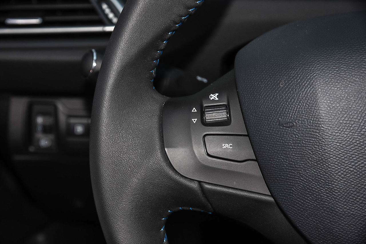 2016款标致308 1.2T自动豪华版