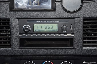 2016款战旗皮卡2.2L手动汽油双排豪华型4G22B