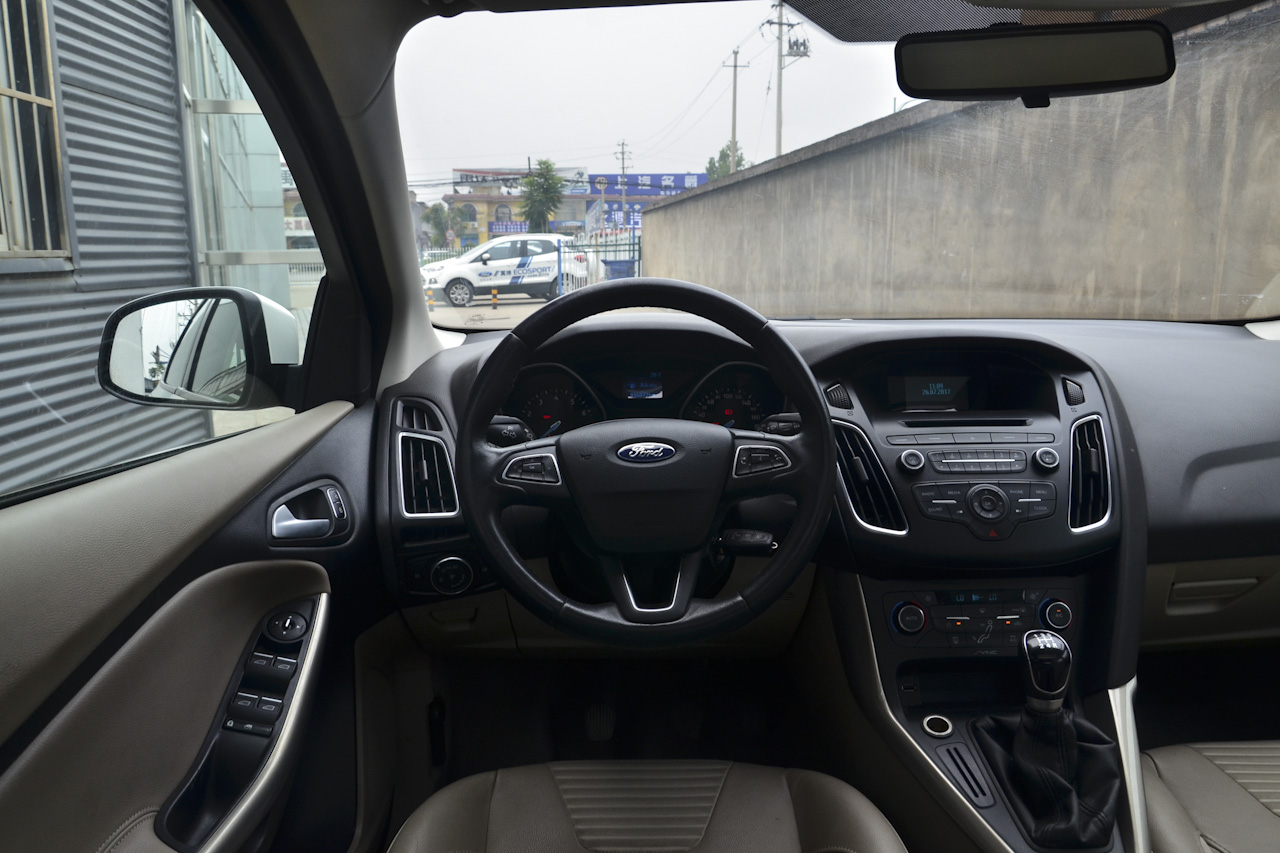 2017款福克斯两厢1.0T手动超能风尚型智行版EcoBoost 125