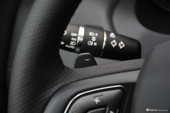 2017款揽胜极光2.0T自动绚黑限量版