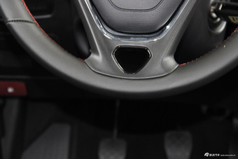 2016款艾瑞泽5 1.5L手动领潮版 俊逸白