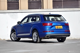 2018款奥迪Q7 2.0T自动40TFSI S line运动型