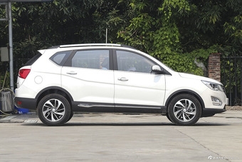 2016款 宝骏560 1.5T手动豪华型