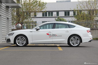 2017款奥迪A5 2.0T自动Sportback 45 TFSI时尚型