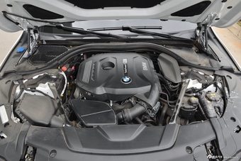 2018款宝马7系730Li 2.0T自动尊享型M运动套装