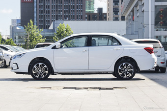 2016款比亚迪秦EV300尊荣型