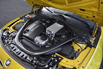 2017款宝马M4手动双门轿跑车