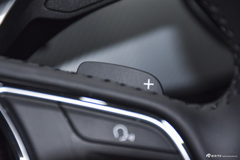 2017款奥迪A4L 2.0T自动40TFSI时尚型