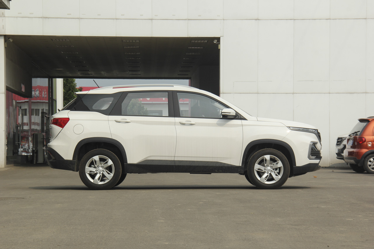 2018款宝骏530 1.5T手动精英型 