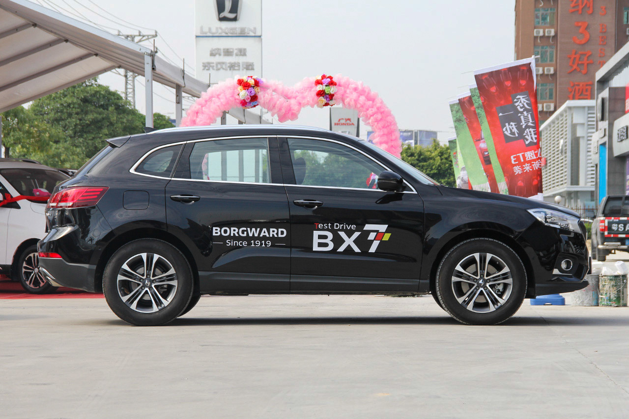 2016款宝沃BX7 2.0T自动两驱豪华版28T