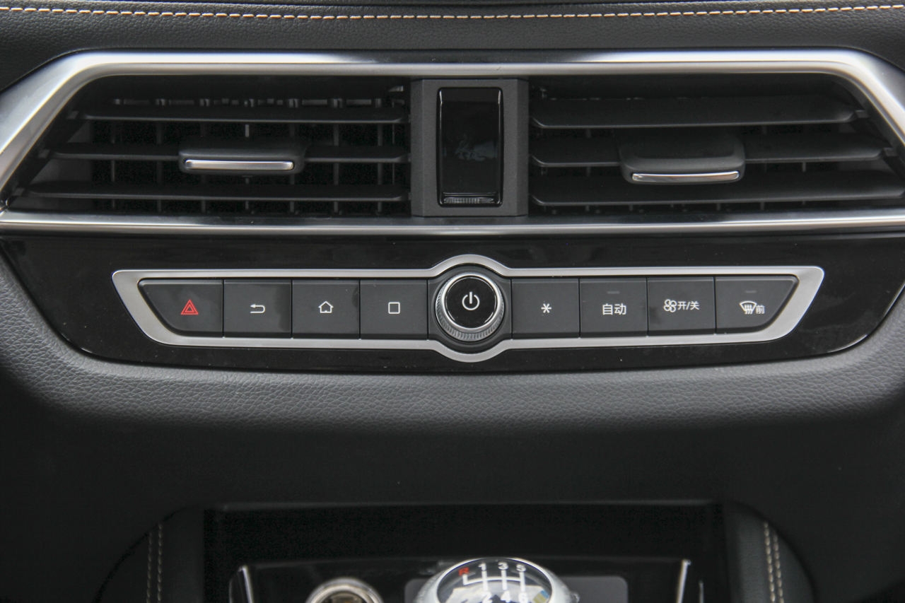 2019款比亚迪宋1.5TI手动智联越动型