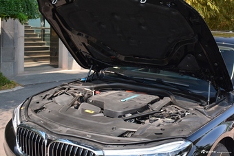 2017款宝马7系740Le插电混动