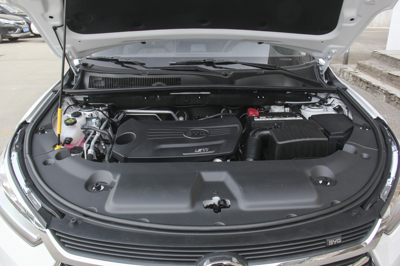 2019款比亚迪宋1.5TI自动智联越动型