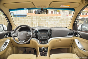 2016款宝骏730 1.5L手动超值版 7座国V图片