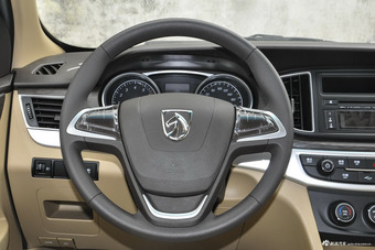 2016款宝骏730 1.5T手动标准版 7座