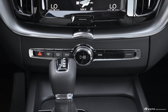 2018款沃尔沃XC60 2.0T自动T4智逸版