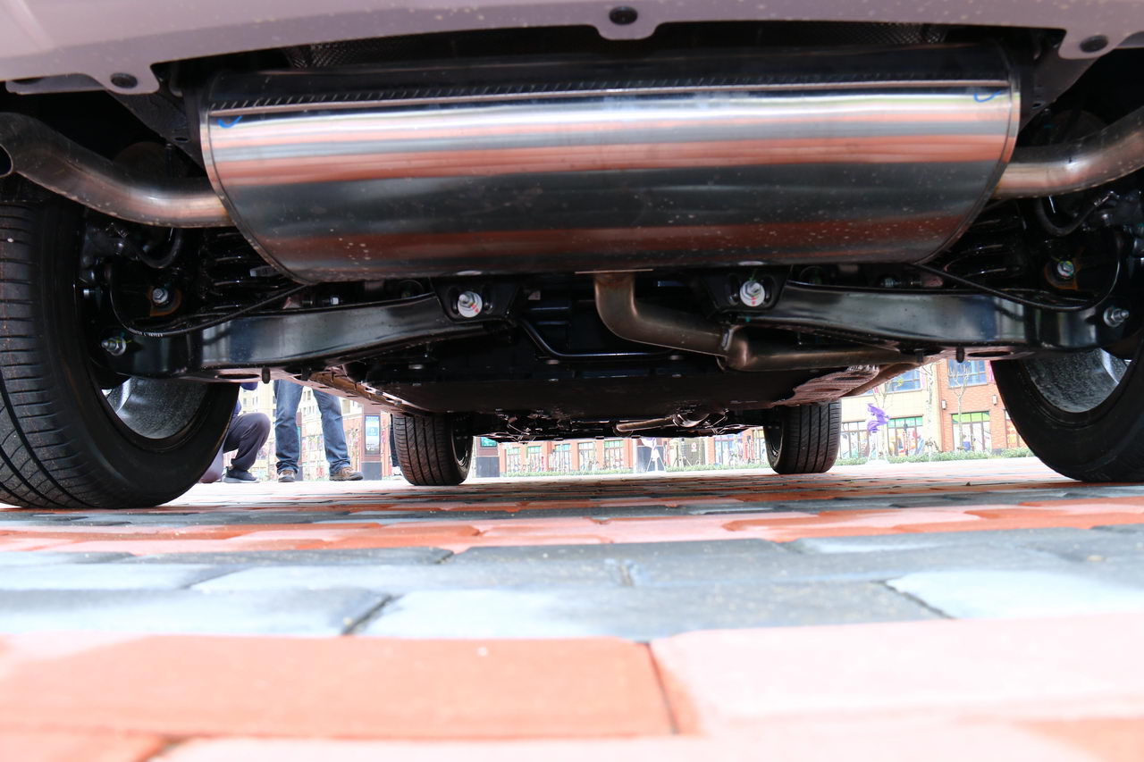 2017款荣威eRX5 1.5T自动尊贵旗舰版