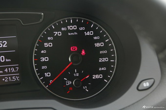 2016款奥迪Q3 1.4T自动30TFSI风尚型