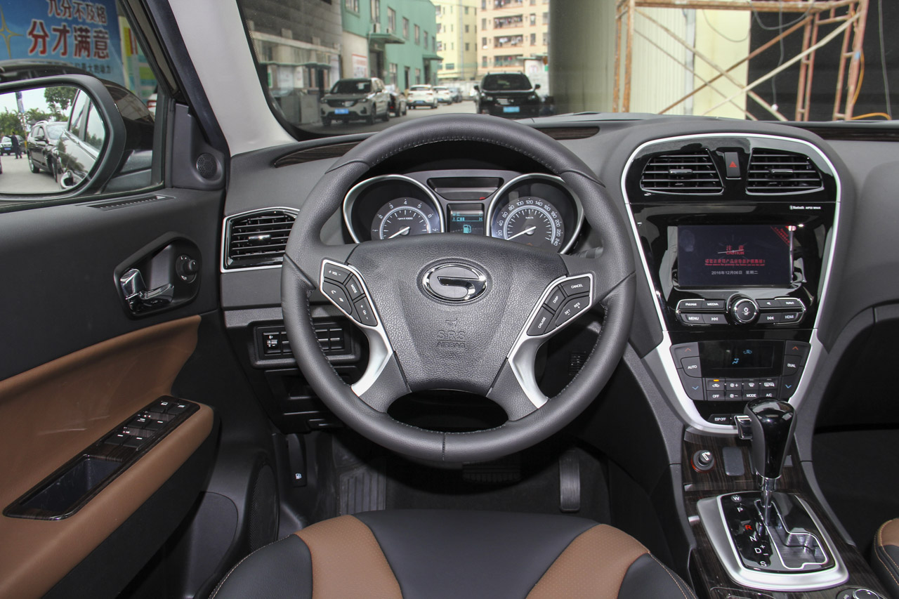 2016款传祺GS5 Super 1.8T自动四驱周年纪念版