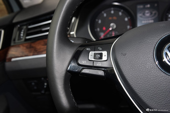 2017款迈腾2.0T自动380TSI DSG旗舰型