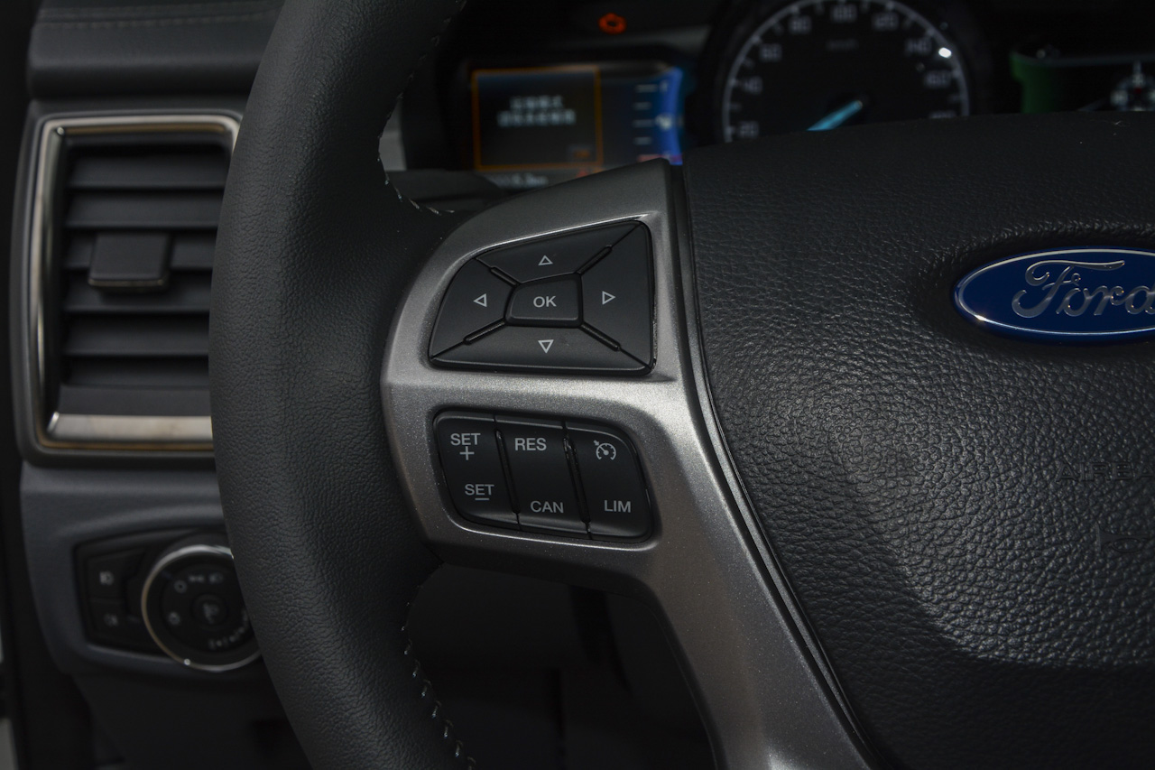 2017款撼路者2.0T自动四驱豪华版汽油5座