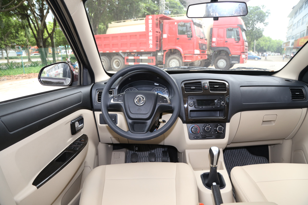 2016款风光370 1.5L手动标准型7座 摩卡棕