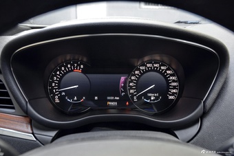 2017款林肯MKC 2.0T自动四驱尊雅版