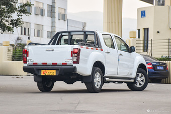 2015款五十铃D-MAX 2.5T自动两驱高通过精英款