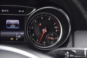 2017款奔驰GLA级 GLA220 2.0T自动4MATIC时尚型