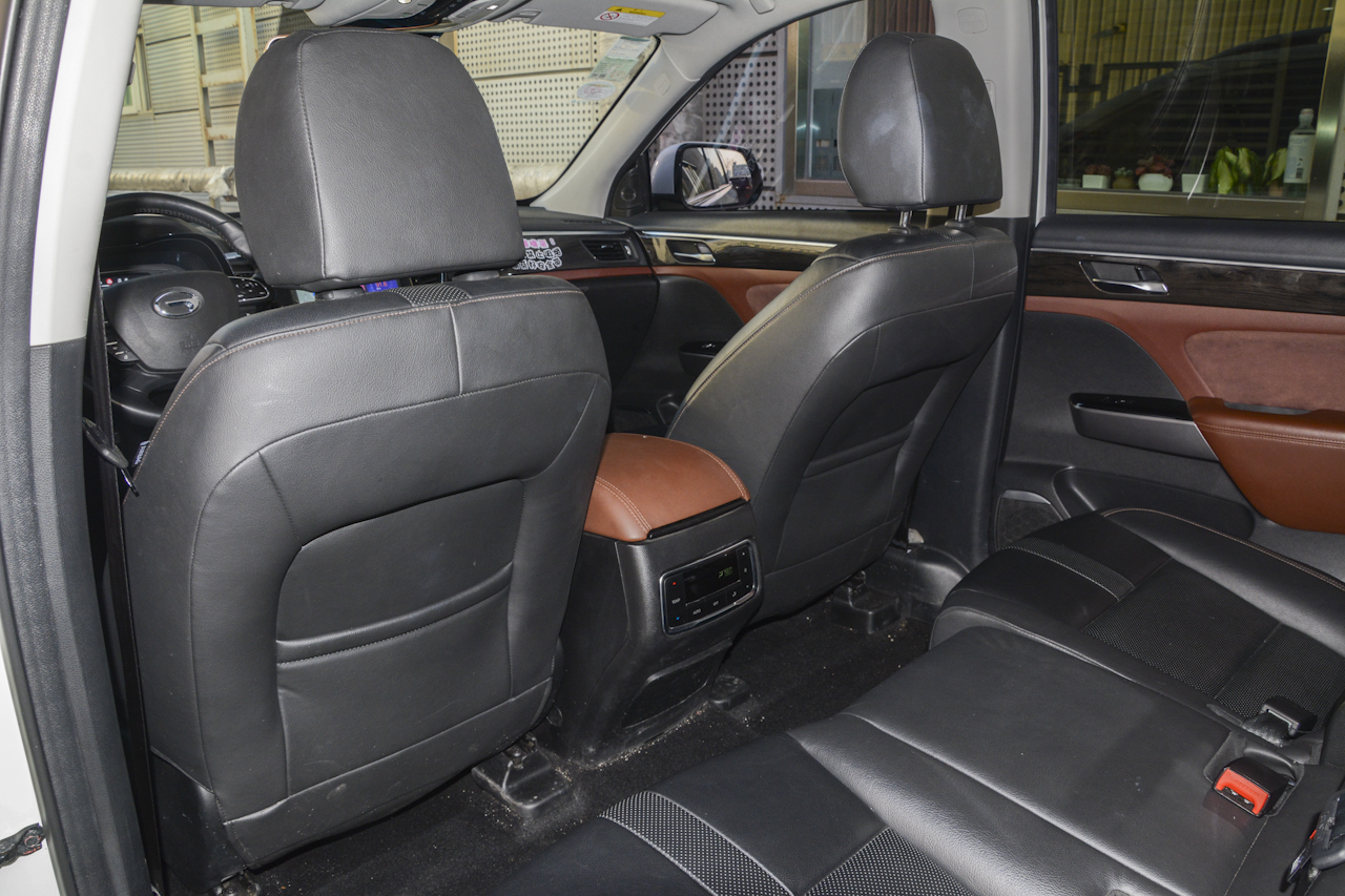 2017款传祺GS8 2.0T自动两驱豪华智联版320T