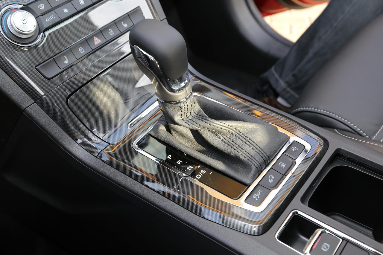 2017款锐腾2.0T 30T自动四驱旗舰版