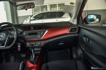 2016款蓝鸟 1.6L自动炫酷版 烈焰红