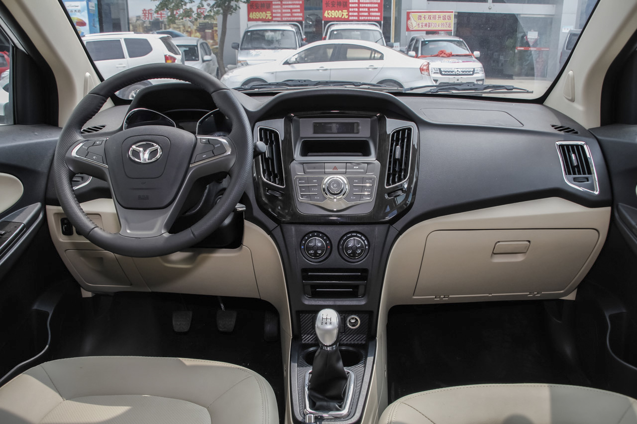 2016款英致G3 1.5L手动精英版