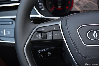 2018款奥迪A8L 3.0T自动55 TFSI quattro尊贵型