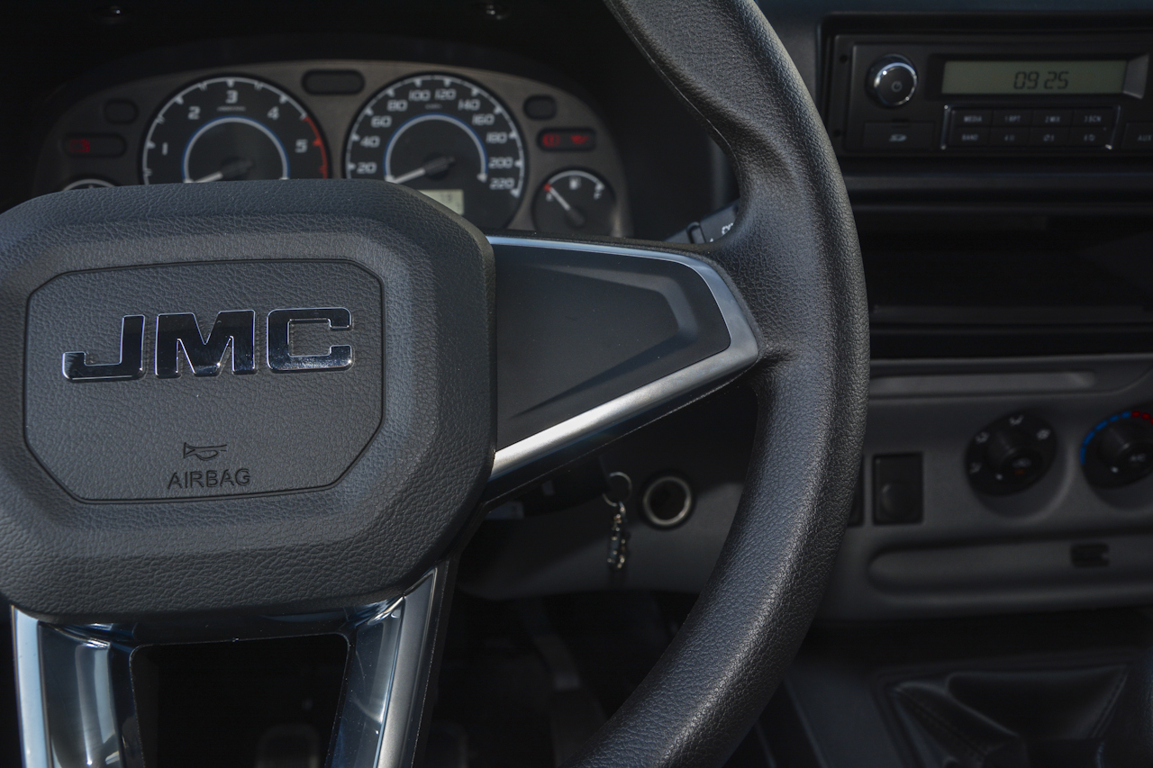 2017款特顺2.8T手动商运型短轴中顶6/7/8座JX493