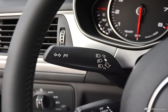 2018款奥迪A6L 3.0T自动30周年年型 45 TFSI quattro 运动型