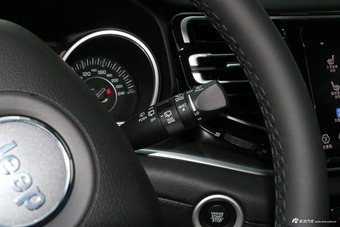 2018款大指挥官2.0T自动四驱臻享版