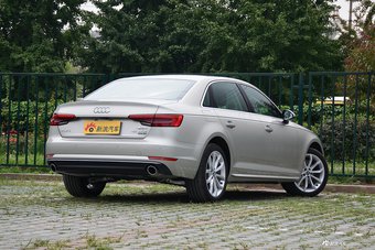 2017款奥迪A4L 2.0T自动45TFSI quattro风尚型