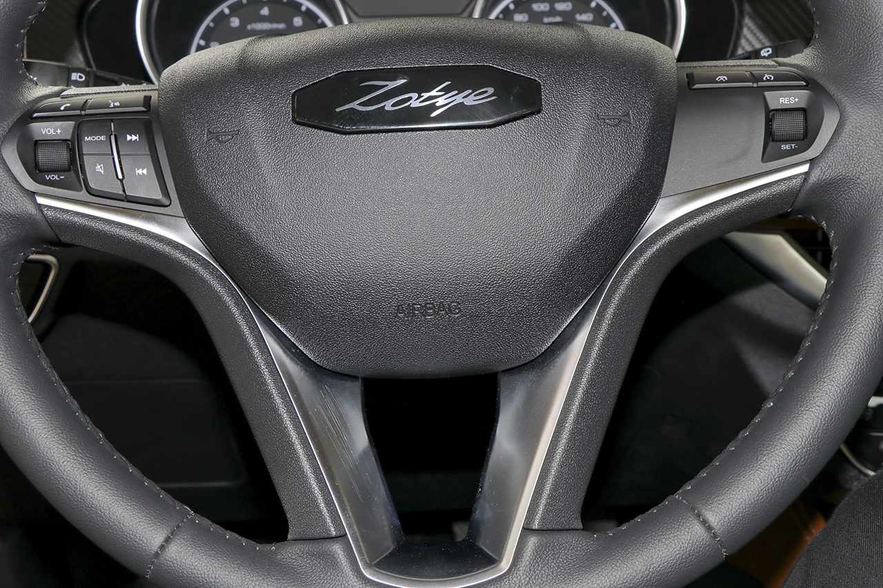 2017款众泰T300 1.5L手动尊享型