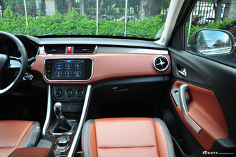 2016款北汽幻速S3L 1.5L手动尊享型