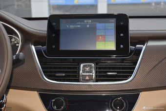 2017款宝骏730 1.5T手动风尚型7座