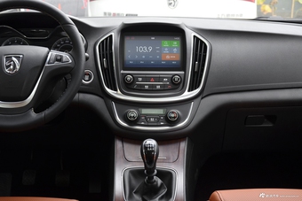 2017款宝骏560律动版1.5T手动乐享型