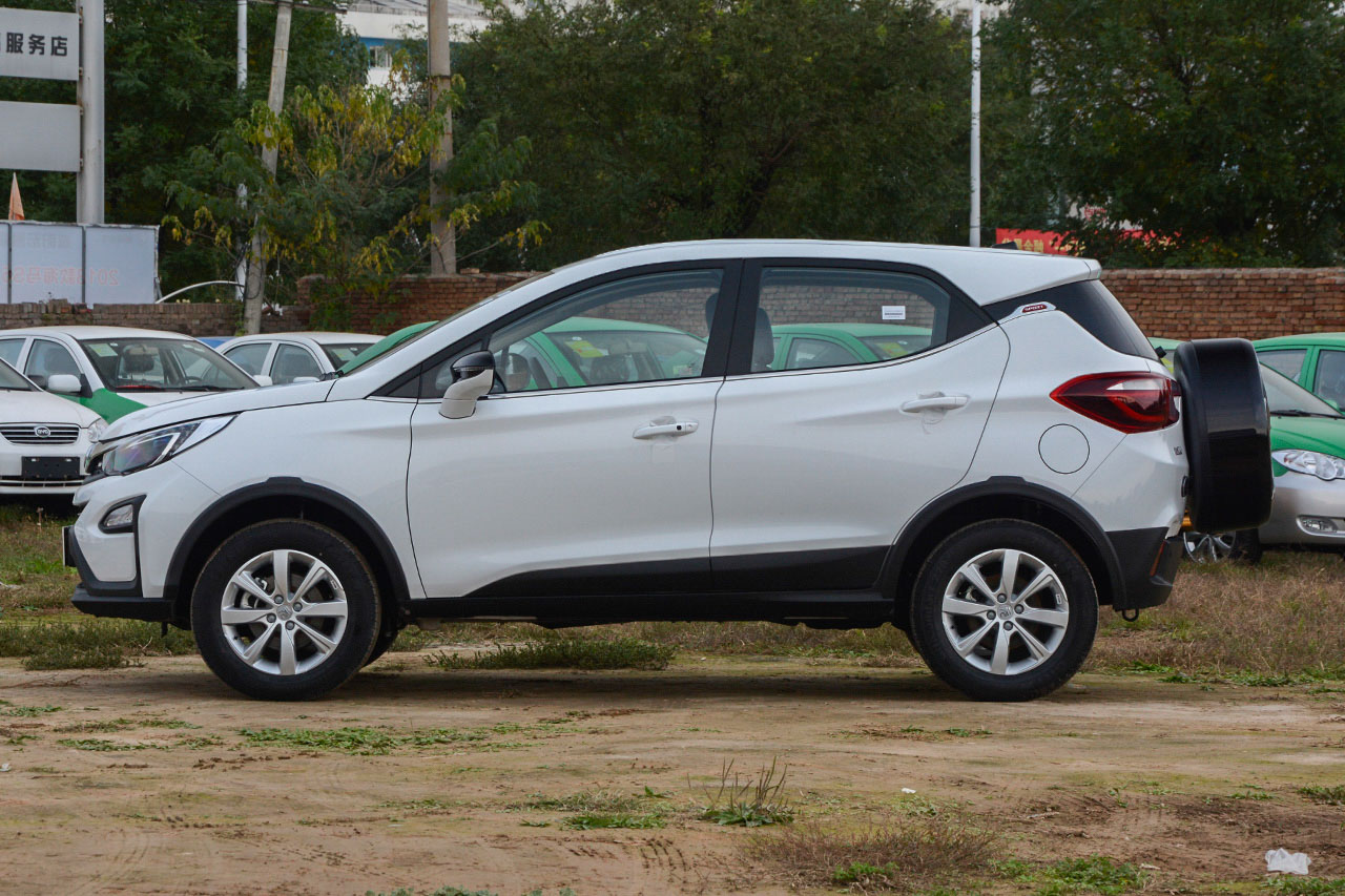 2017款比亚迪元1.5L手动酷炫时尚型