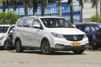 2017款宝骏730 1.5T自动风尚型7座