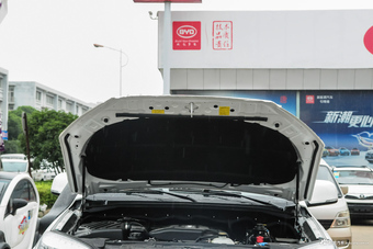 2016款萨瓦纳2.8T手动四驱柴油尊享版5座